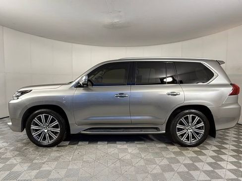 Used 2017 Lexus LX 570 4WD image 3