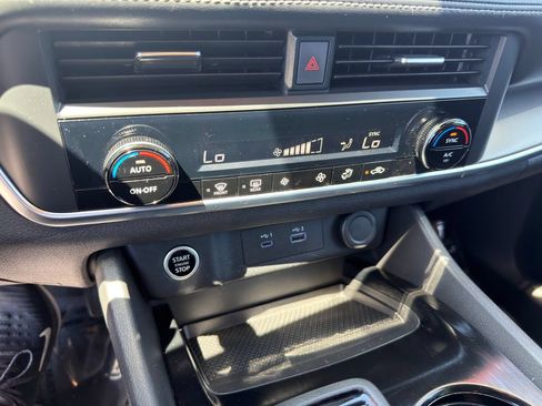 Used 2023 Nissan Rogue SV FWD image 26