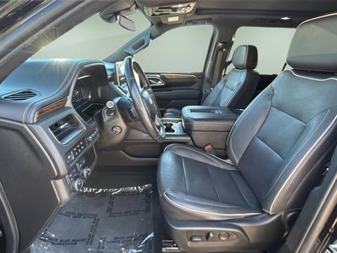 Used 2023 Chevrolet Suburban Premier AWD/4WD image 18