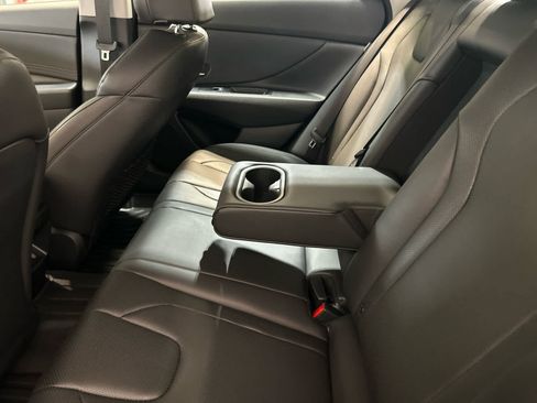 Used 2025 Hyundai Elantra Limited FWD image 5