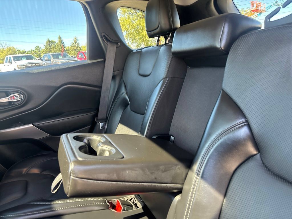 Used 2021 Jeep Cherokee Limited AWD/4WD image 23