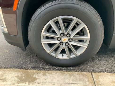 Used 2023 Chevrolet Traverse LT image 10