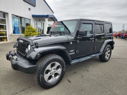Used 2017 Jeep Wrangler Unlimited Sahara w/ Connectivity Group image 6