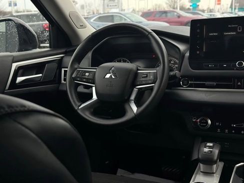 Used 2025 Mitsubishi Outlander Trail Edition image 24