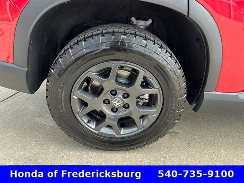 Certified 2025 Honda Pilot TrailSport image 4