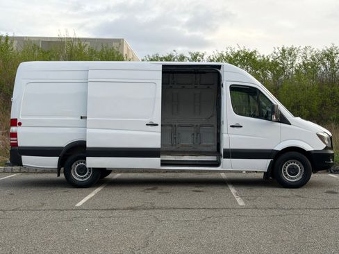 Used 2018 Mercedes-Benz Sprinter 2500 image 10