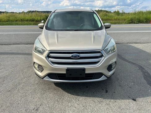Used 2017 Ford Escape SE FWD image 3