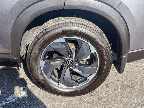 Used 2025 Nissan Rogue SV FWD image 13