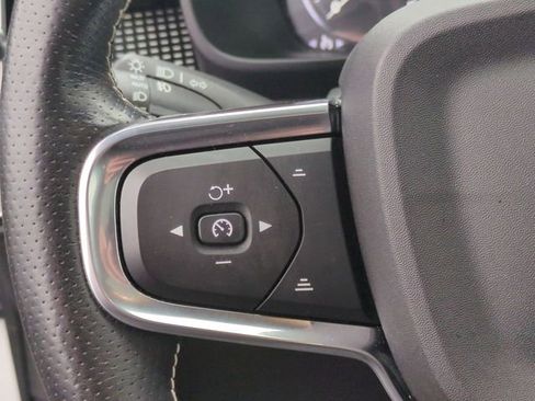 Used 2021 Volvo XC40 T5 R-Design image 20