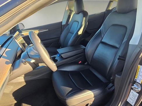 Used 2023 Tesla Model 3 Standard Range image 10
