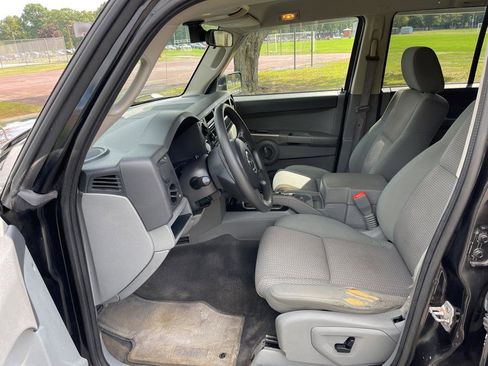 Used 2007 Jeep Commander Sport image 30