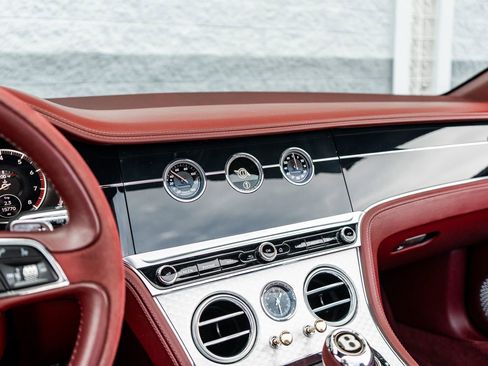 Used 2020 Bentley Continental GT image 36