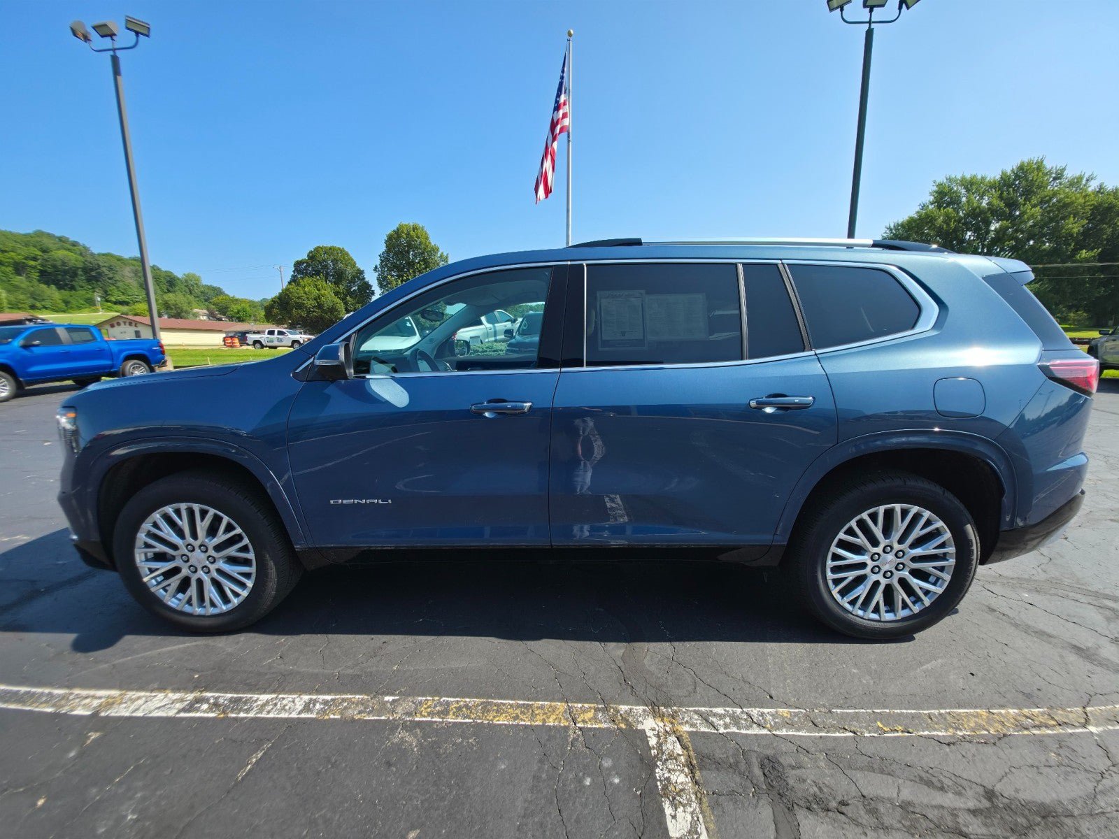 Used 2026 GMC Acadia Denali w/ Super Cruise Package AWD/4WD image 2