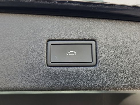 Used 2022 Volkswagen Tiguan SE image 7