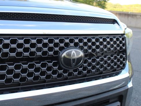 Used 2018 Toyota Tundra SR5 AWD/4WD image 34