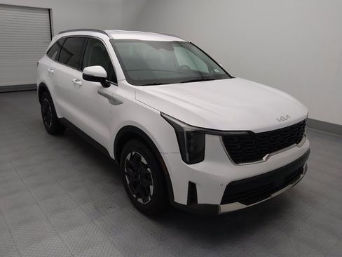 Used 2024 Kia Sorento S image 13
