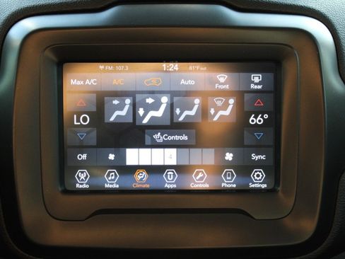 Used 2018 Jeep Renegade Limited image 22