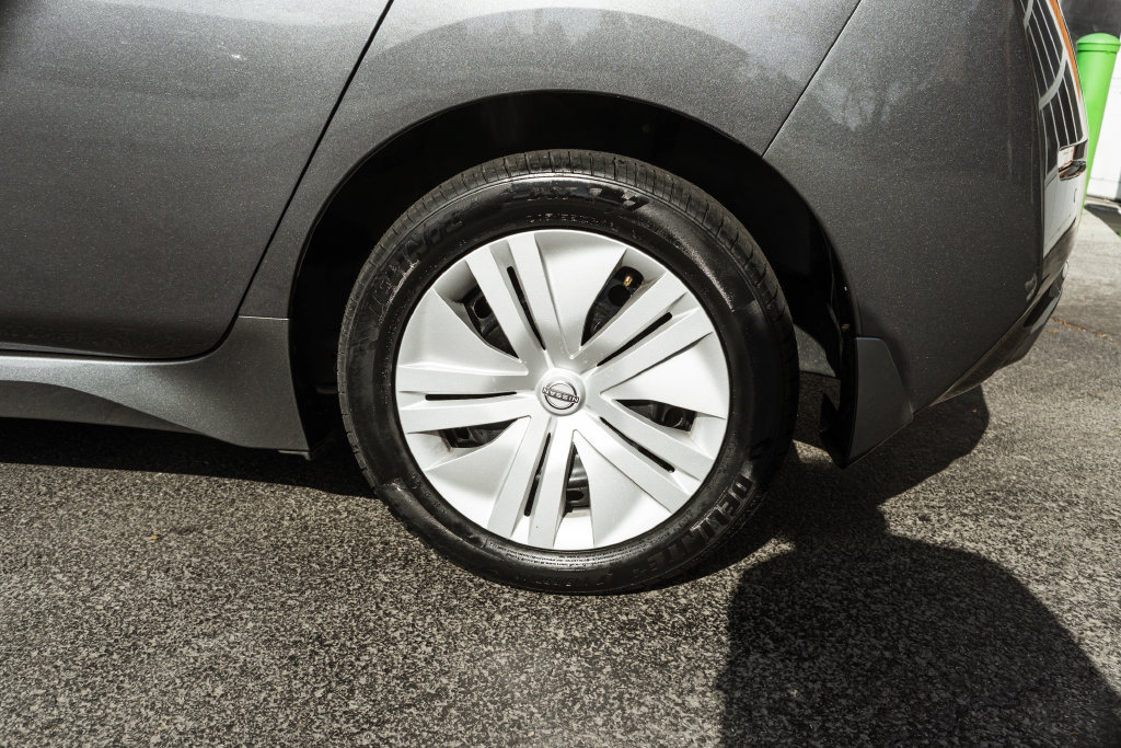 Used 2025 Nissan Leaf S FWD image 28