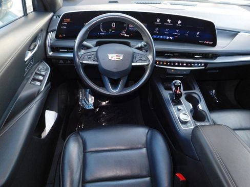 Used 2024 Cadillac XT4 Premium Luxury image 13