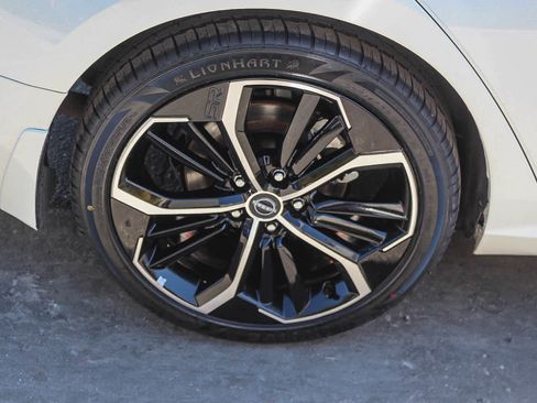 Used 2023 Nissan Altima 2.5 SR image 8