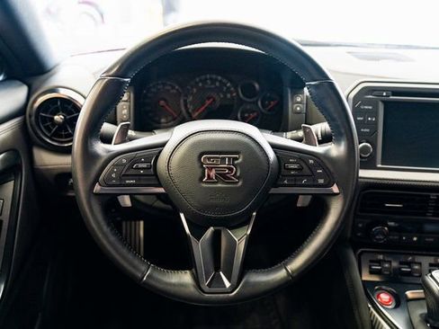 Used 2020 Nissan GT-R Premium w/ Premium Interior Package image 10