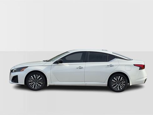 New 2025 Nissan Altima 2.5 SV image 2