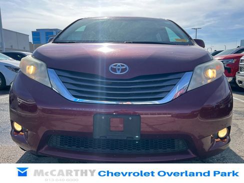 Used 2011 Toyota Sienna XLE image 7
