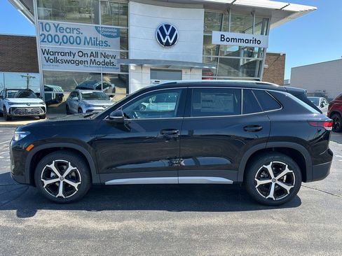 New 2025 Volkswagen Tiguan SE image 2