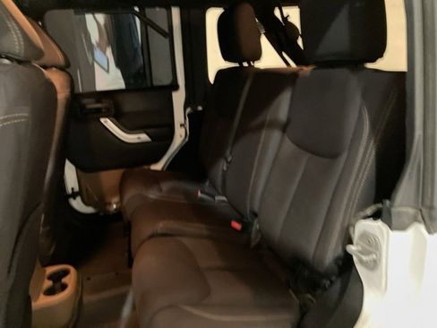 Used 2013 Jeep Wrangler Unlimited Sahara image 19