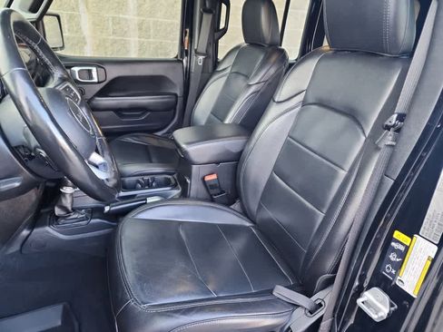Used 2020 Jeep Wrangler Unlimited Sahara image 29