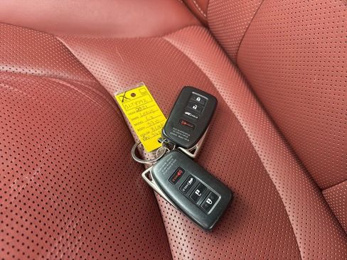 Used 2021 Lexus LX 570 4WD w/ Luxury Package image 38