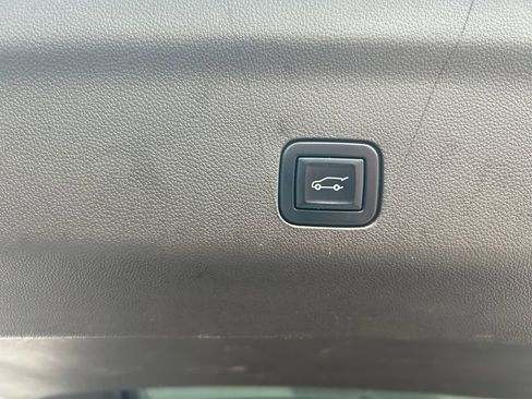 Used 2022 GMC Yukon XL Denali image 30