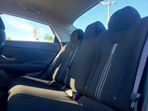 Used 2022 Hyundai Elantra SEL w/ Convenience Package FWD image 16