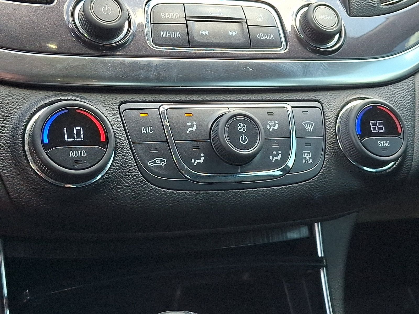 Used 2016 Chevrolet Impala LT FWD image 14