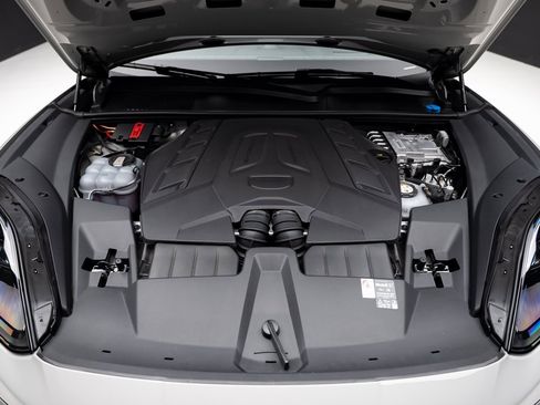 Used 2025 Porsche Cayenne Turbo image 75