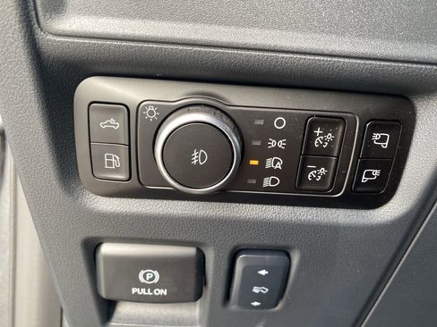 Used 2025 Ford F150 Lariat w/ Equipment Group 501A Mid image 27