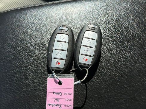 Used 2018 Nissan Pathfinder SV image 26