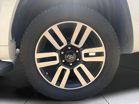 Used 2021 Toyota 4Runner Limited AWD/4WD image 19