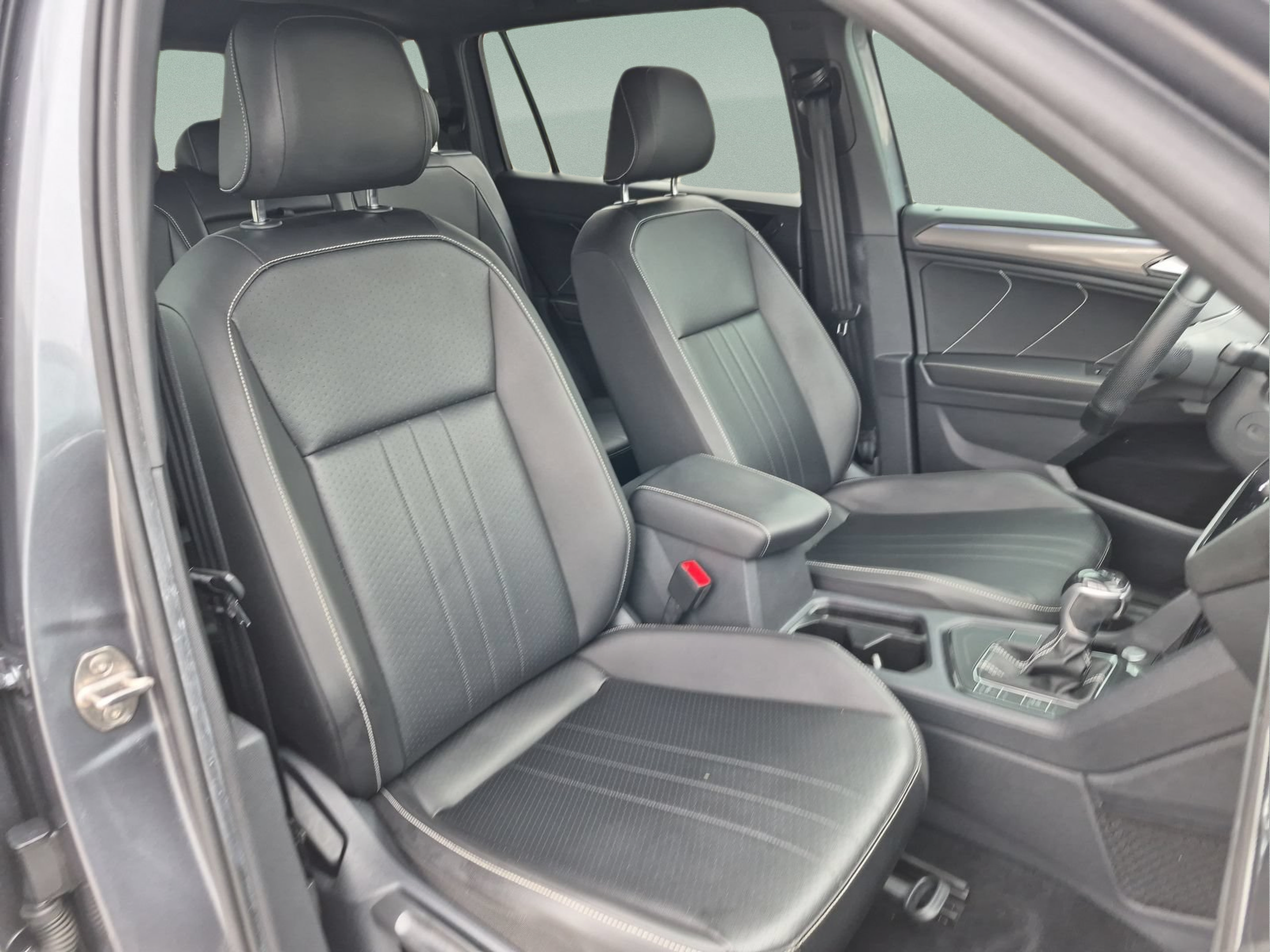 Used 2022 Volkswagen Tiguan SE R-Line FWD image 19