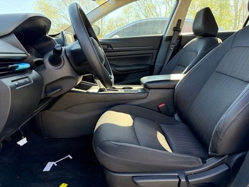 Used 2024 Nissan Altima 2.5 S image 10