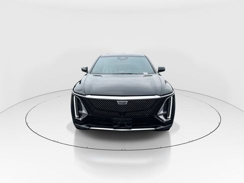 Used 2024 Cadillac Lyriq Luxury RWD image 3