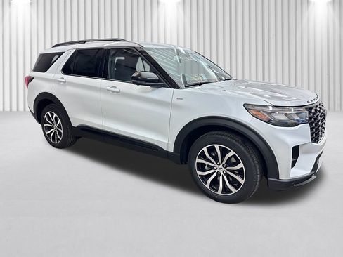 New 2026 Ford Explorer ST-Line image 2