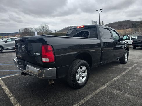 Used 2019 RAM 1500 Classic SLT image 3