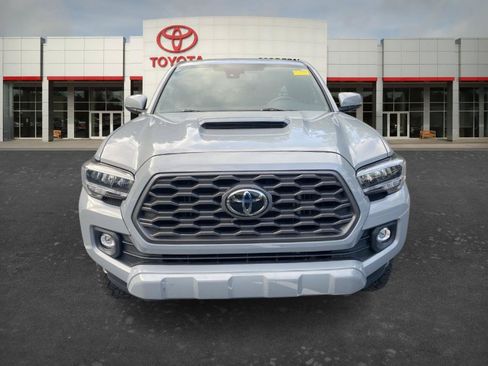 Used 2021 Toyota Tacoma TRD Sport w/ TRD Premium Sport Package AWD/4WD image 2