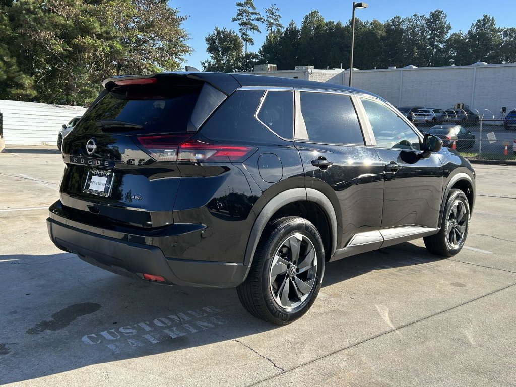 Used 2025 Nissan Rogue SV AWD/4WD image 3