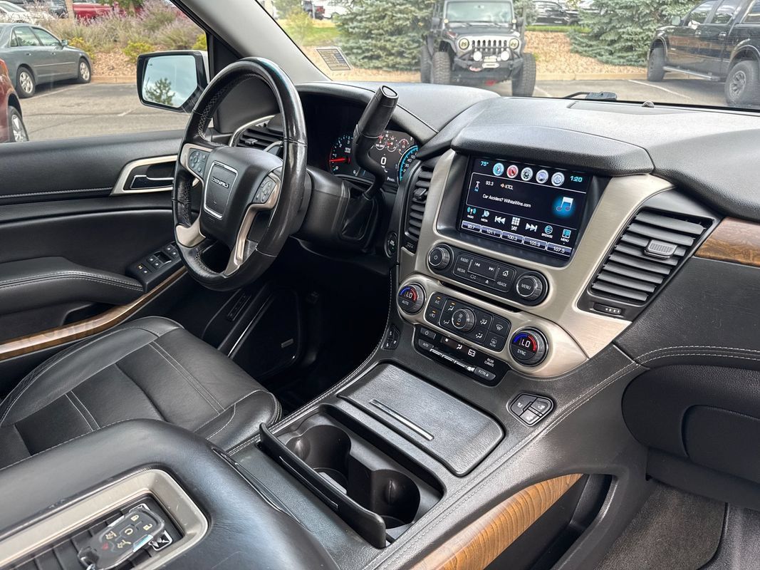 Used 2018 GMC Yukon Denali w/ Denali Ultimate Package AWD/4WD image 13