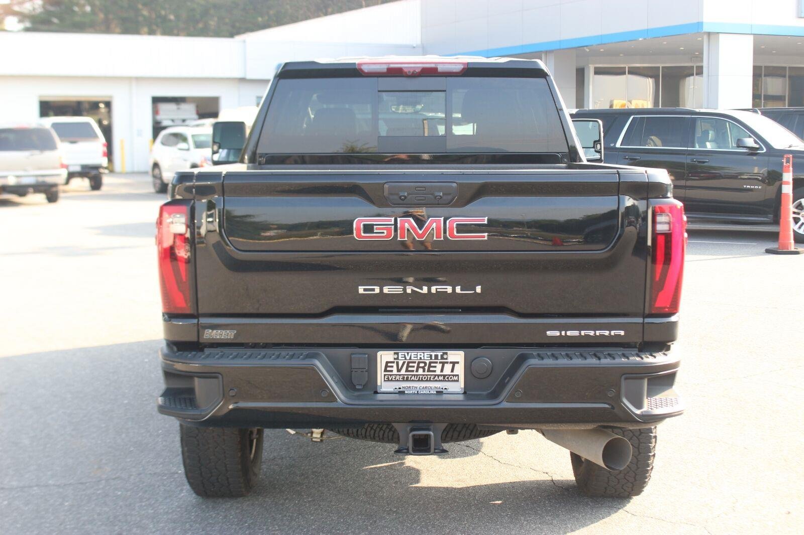 Used 2025 GMC Sierra 2500 Denali w/ Denali Reserve Package AWD/4WD image 6