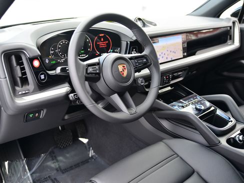 Certified 2026 Porsche Cayenne E-Hybrid image 4