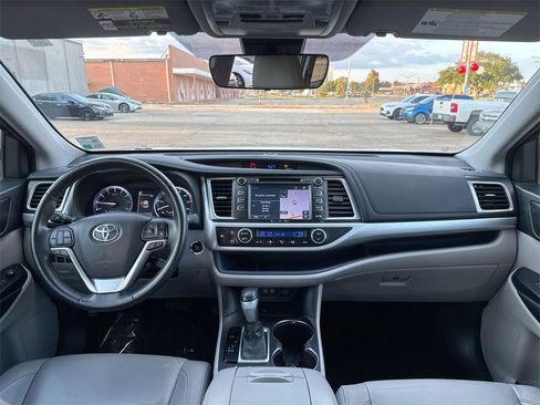 Used 2017 Toyota Highlander XLE image 31