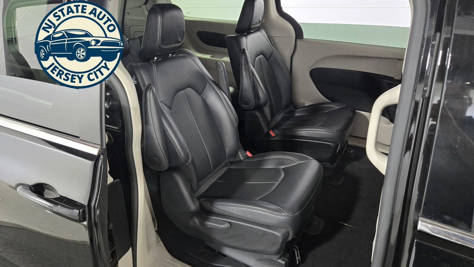Used 2024 Chrysler Pacifica Limited FWD image 5